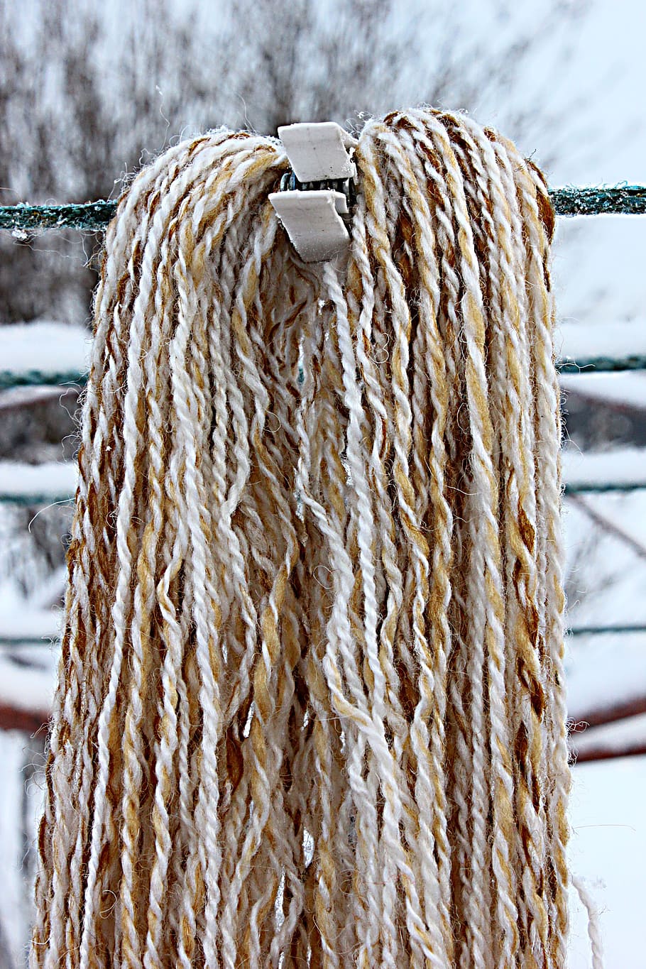 thread, winter, brown, organic, hanging, focus on foreground HD wallpaper
