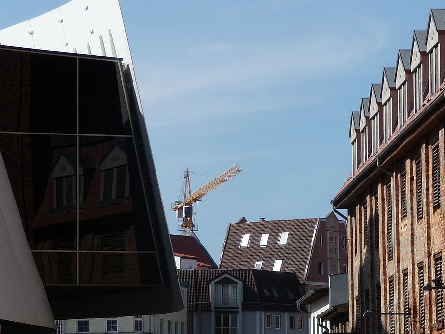 stralsund, architecture, home, window, reflect, crane, sky HD wallpaper