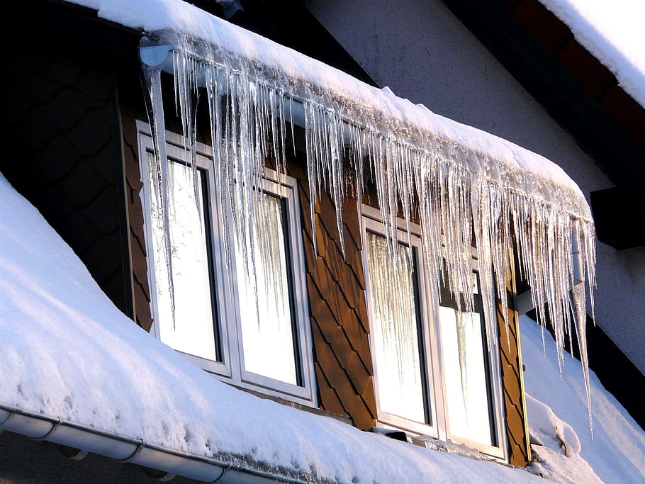 ice spike formation under window awning, Icicle, Cold, Winter HD wallpaper