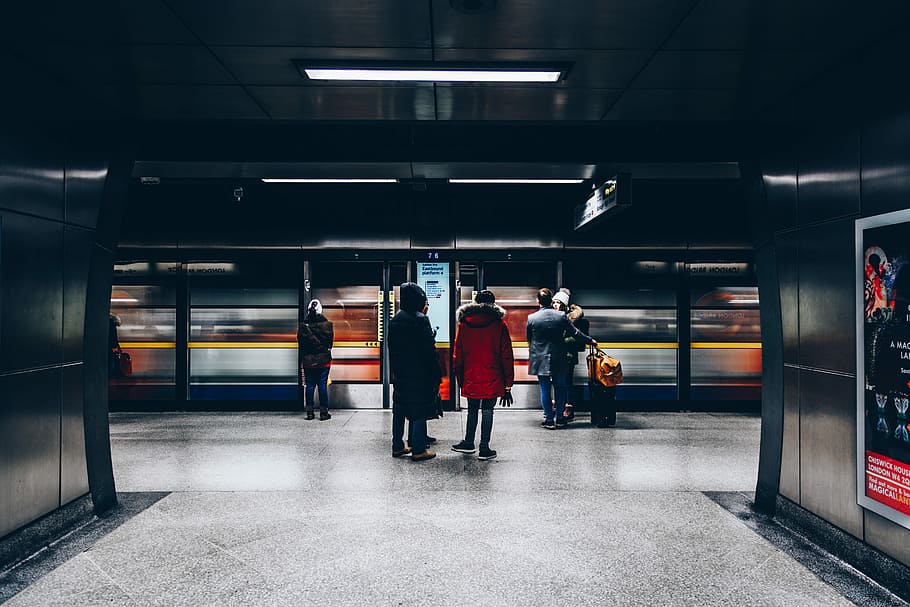 people waiting for train in station, people standing on train station HD wallpaper