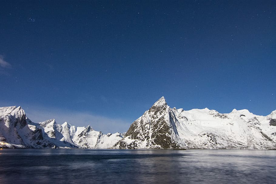 lake near mountain covered with snow, mountain covered with snow during daytime HD wallpaper