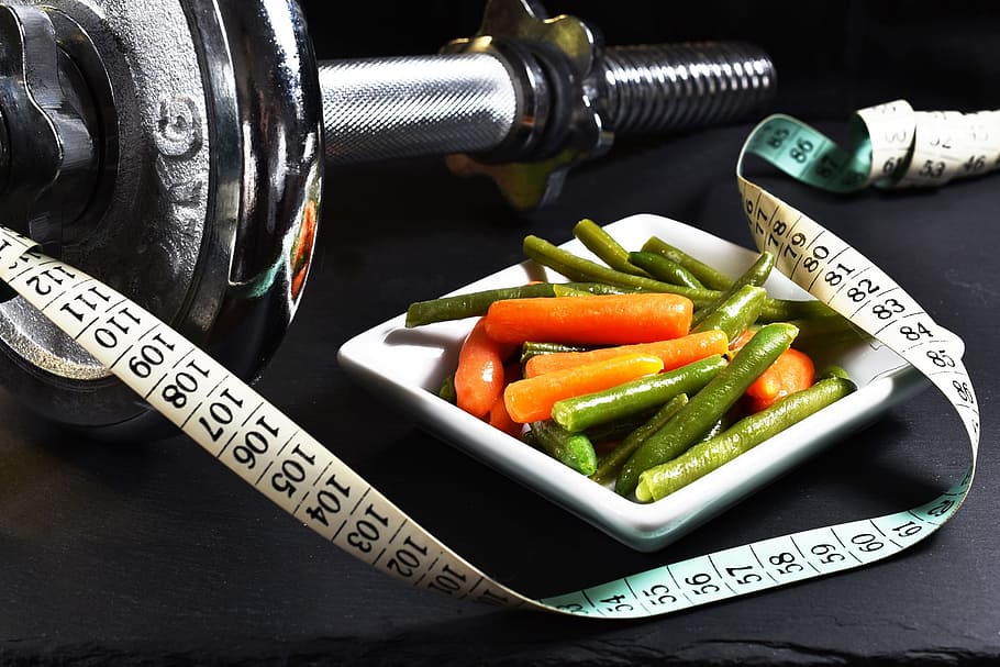 string beans on bowl, fitness, dumbbell, vegetables, exercise, HD wallpaper