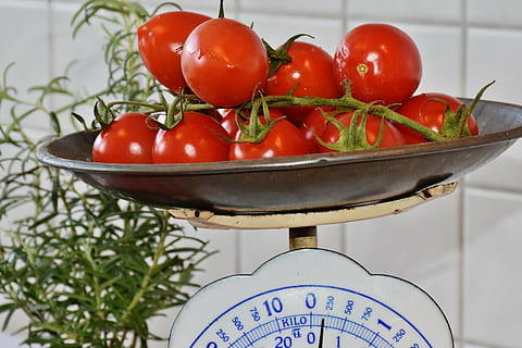 red tomatoes on analog scale, horizontal, control, weight, healthy HD wallpaper