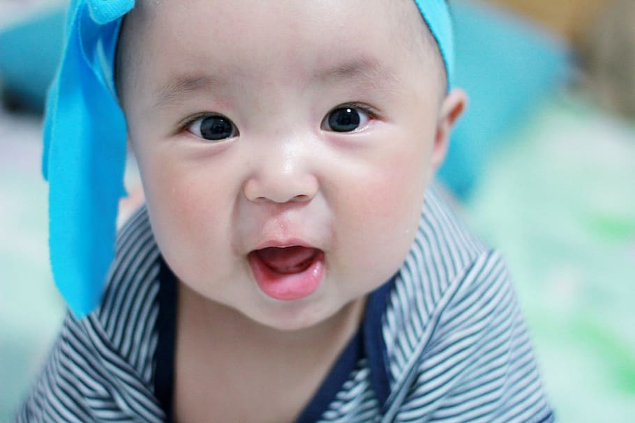 baby wearing white and black striped onesie, kids, cute, childlike, HD wallpaper