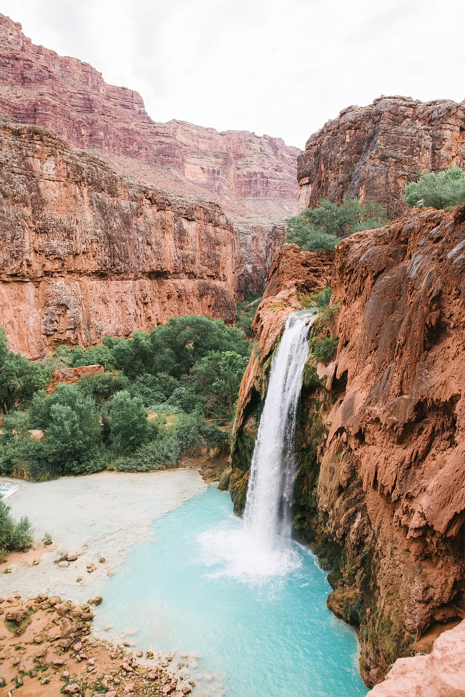 timelapse photography of waterfalls surrounded by green leafed trees and mountains, rock cliff waterfall surrounded with mountains and tree HD wallpaper