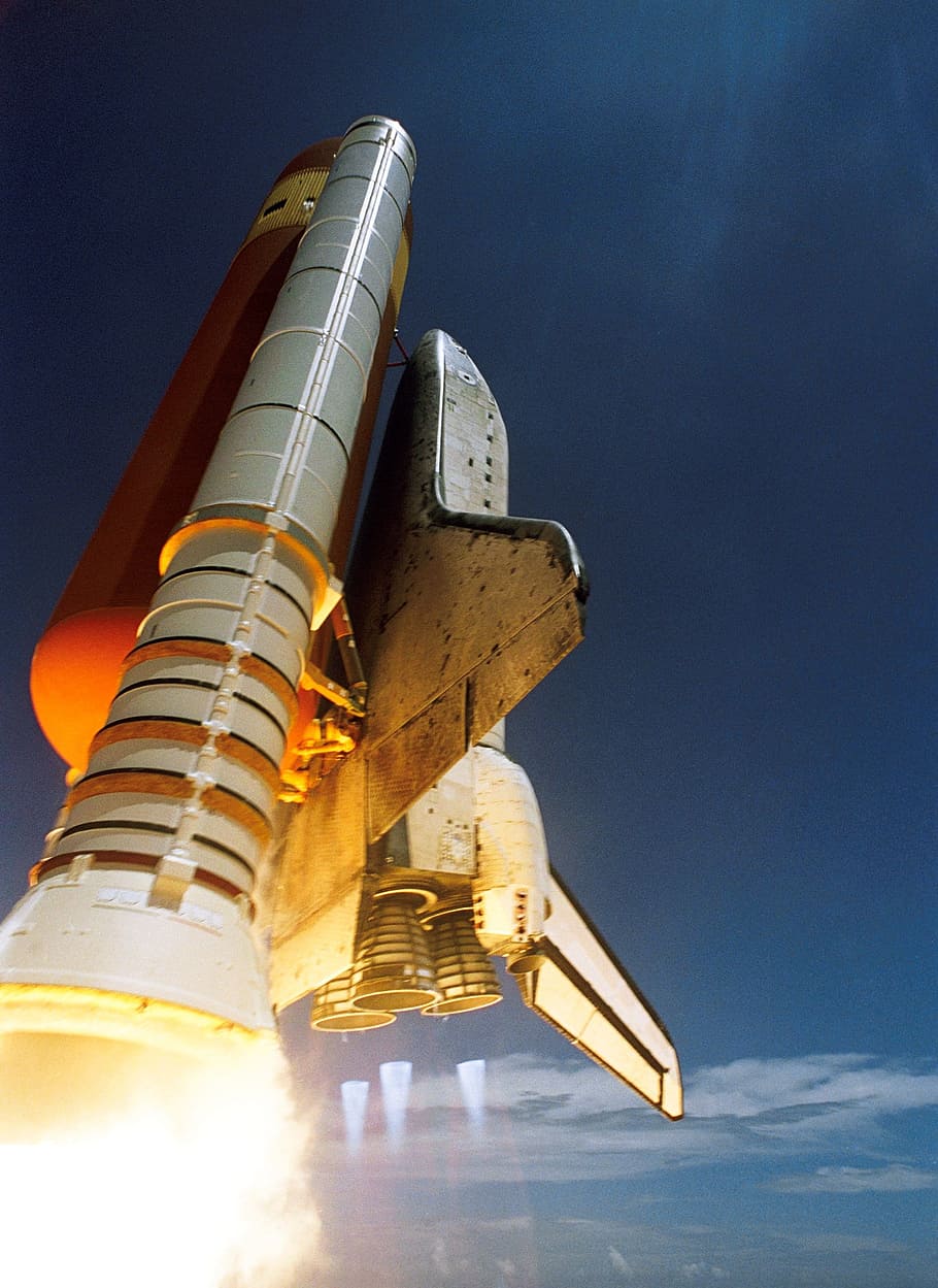 beige and gray rocket almost launch, space shuttle, start, discovery HD wallpaper