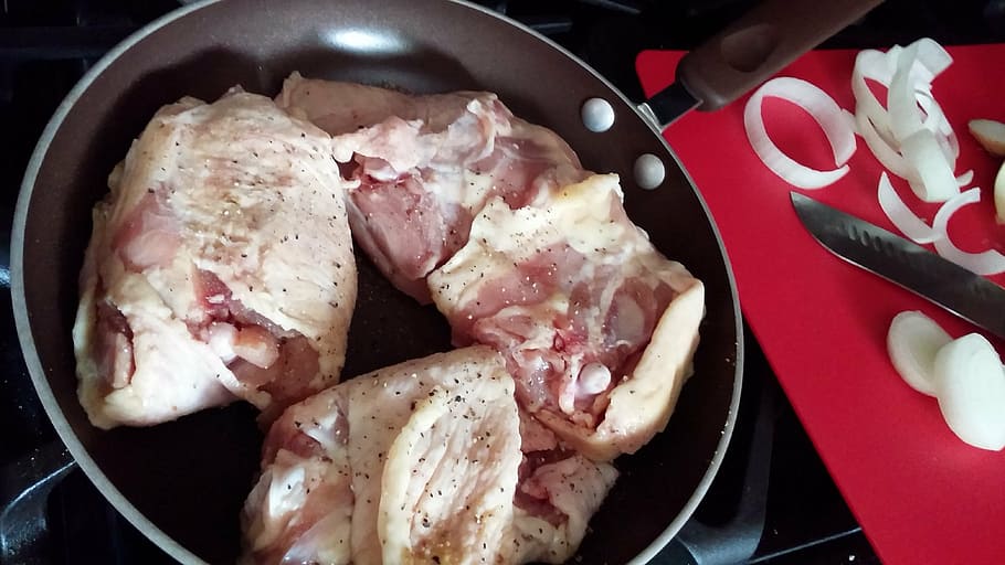 marinated chicken on pan, raw chicken, fry pan, cutting board, HD wallpaper