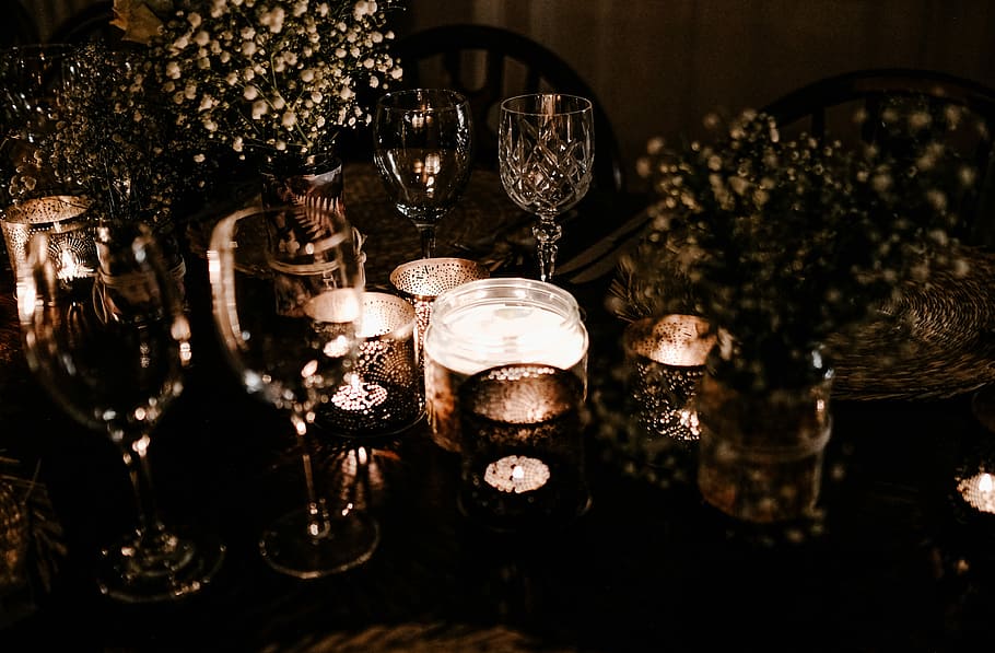 wine glasses beside flower vase, turned on light, dining, table setting HD wallpaper