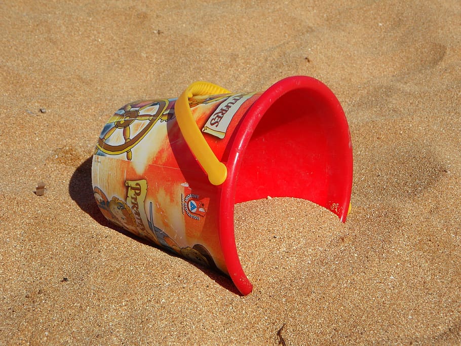 plastic bucket on brown sand, Beach, Sand, Sandalwood, sandalwood bucket, HD wallpaper