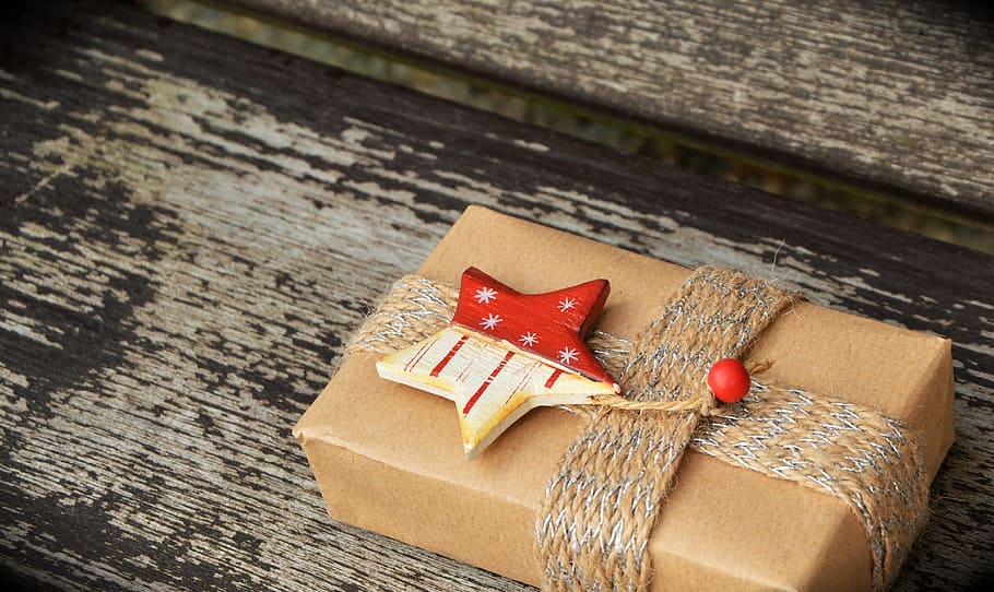brown gift box, gift parcel, christmas, packed, surprise, give away HD wallpaper