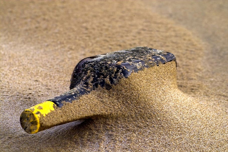 bottle on sand, sea, beach, side, summer, holiday, sun, light HD wallpaper