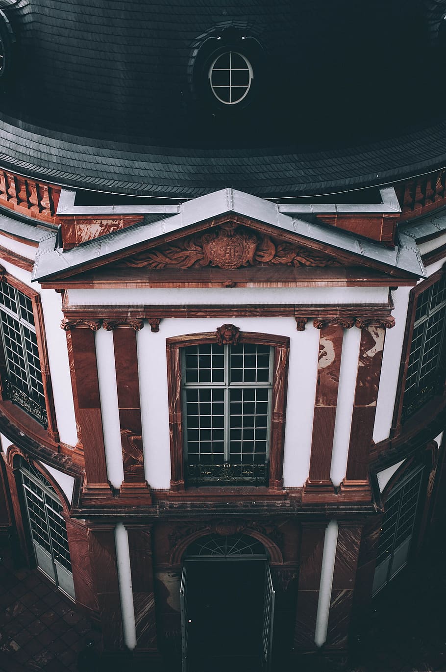 brown and black miniature dome building, bird's-view photo of white and brown structure HD wallpaper