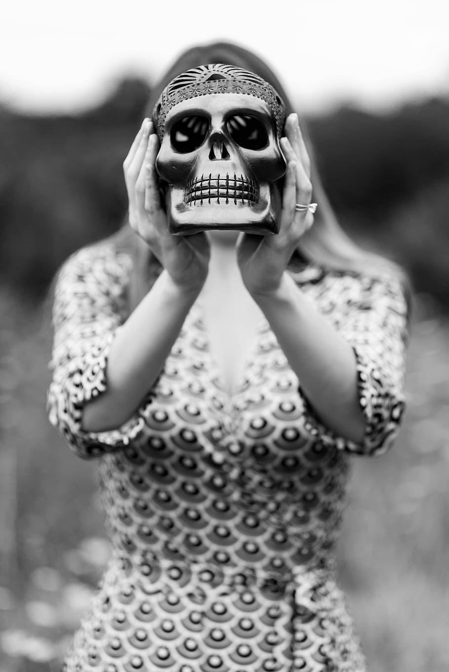 grayscale photography of woman holding skull figurine, grayscale photography of woman holding skull, HD wallpaper