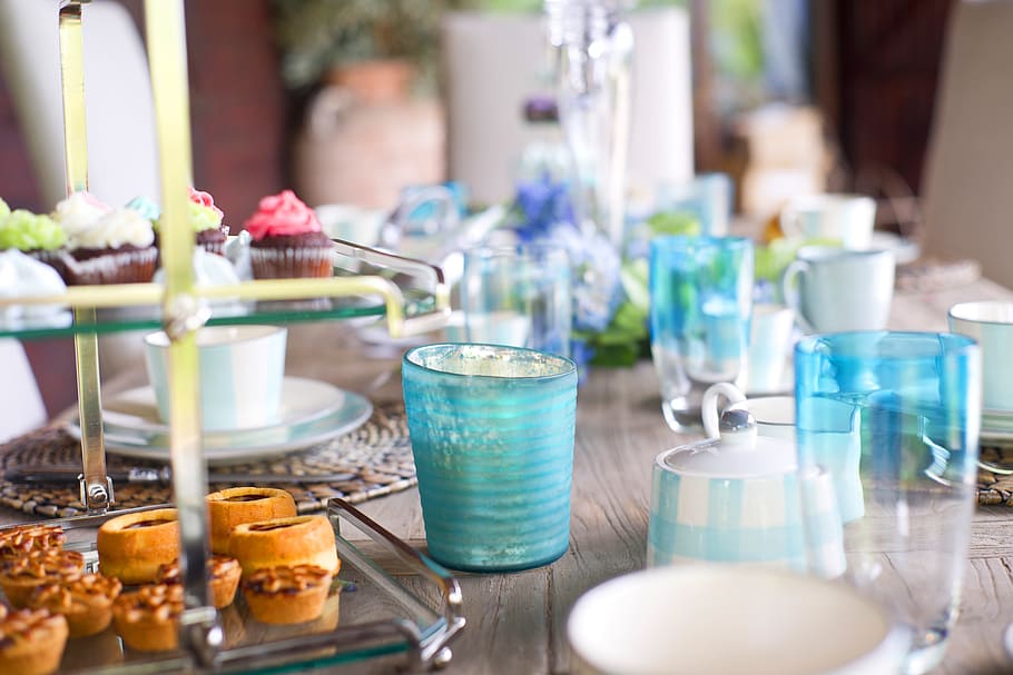 assorted drinking glasses on the table, invite, food, macro HD wallpaper