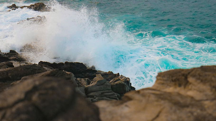 Crashing., body water splashing sea cliff, ocean, waves, beach HD wallpaper