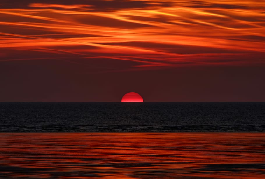 view of sunset, bodies of water during golden hour, cloud, burning HD wallpaper