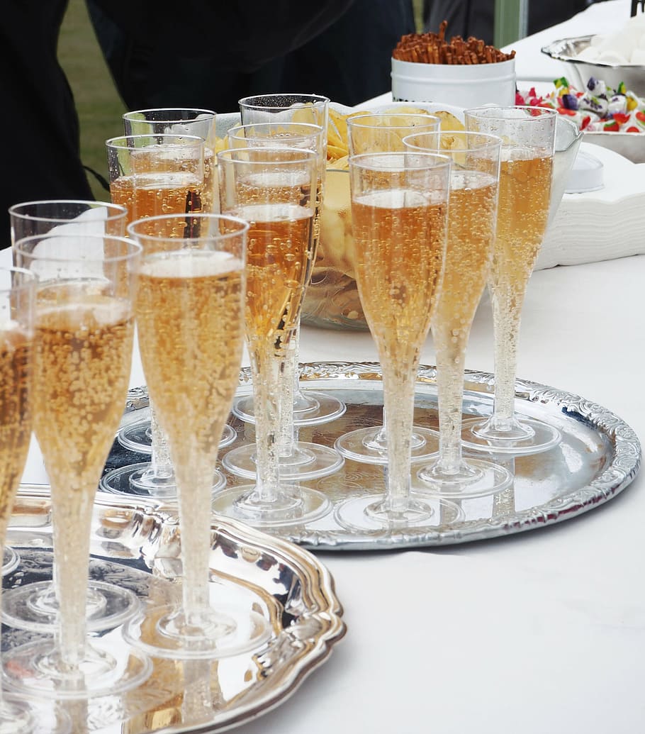 filled champagne glasses on tray, bubbler, silver tray, fest, HD wallpaper