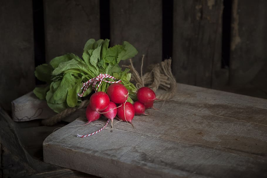 red fruit on brown wooden board, summer, radishes, vegetable, HD wallpaper