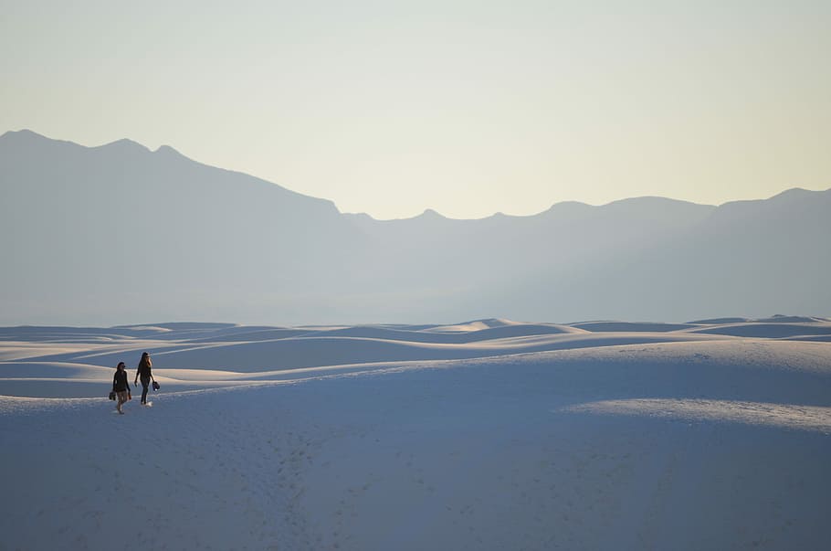 two people at desert, two person walking on desert, sand, dune HD wallpaper