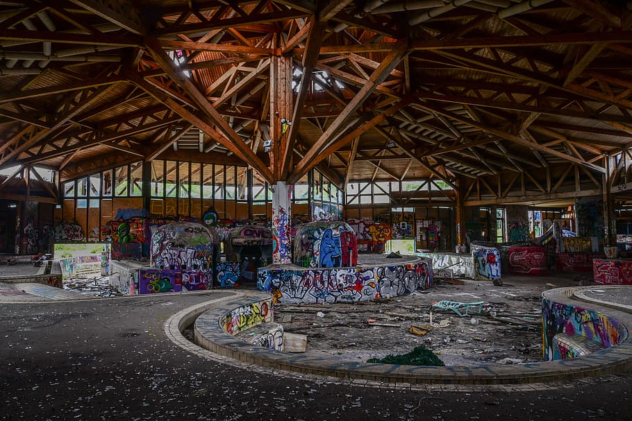 painted house interior, building graffiti interior, warehouse HD wallpaper