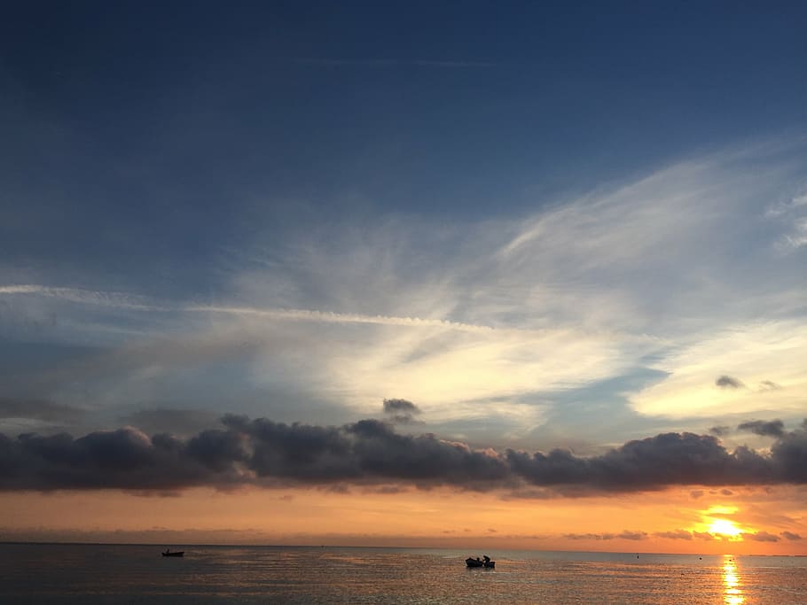 beach, boats, clouds, cloudy, dawn, dusk, horizon, nature, ocean HD wallpaper