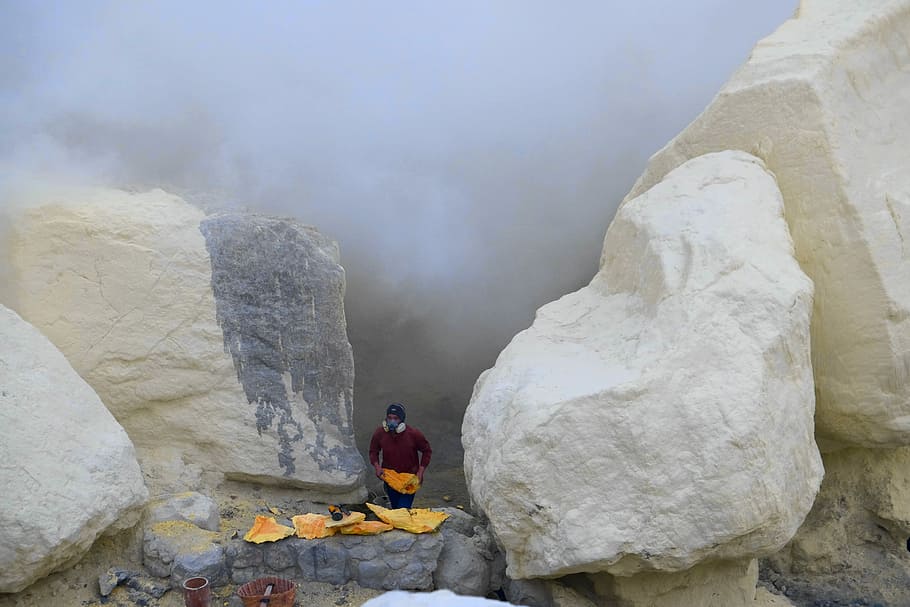 hard worker, man wearing mask between white boulders, rock, mountain HD wallpaper