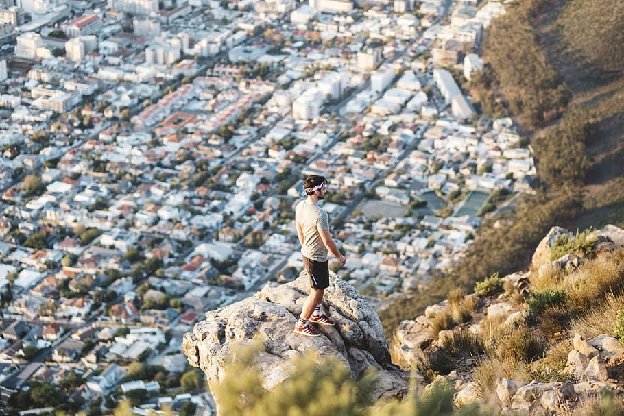 man standing near mountain cliff, man standing on rock boulder HD wallpaper