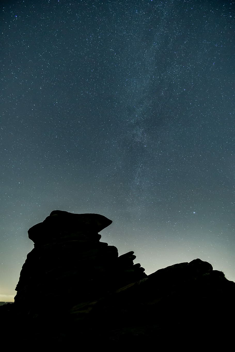 silhouette on rocky mountain, long exposure photography of stars HD wallpaper