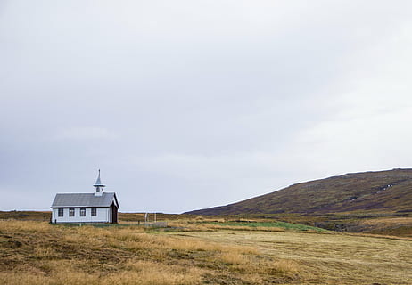white house on empty field under gray sky, blue, daytime, highland HD wallpaper