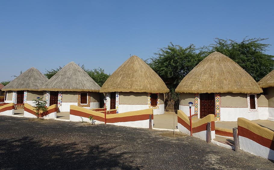 bhunga, hut, circular, cylindrical, mud, thatch, traditional