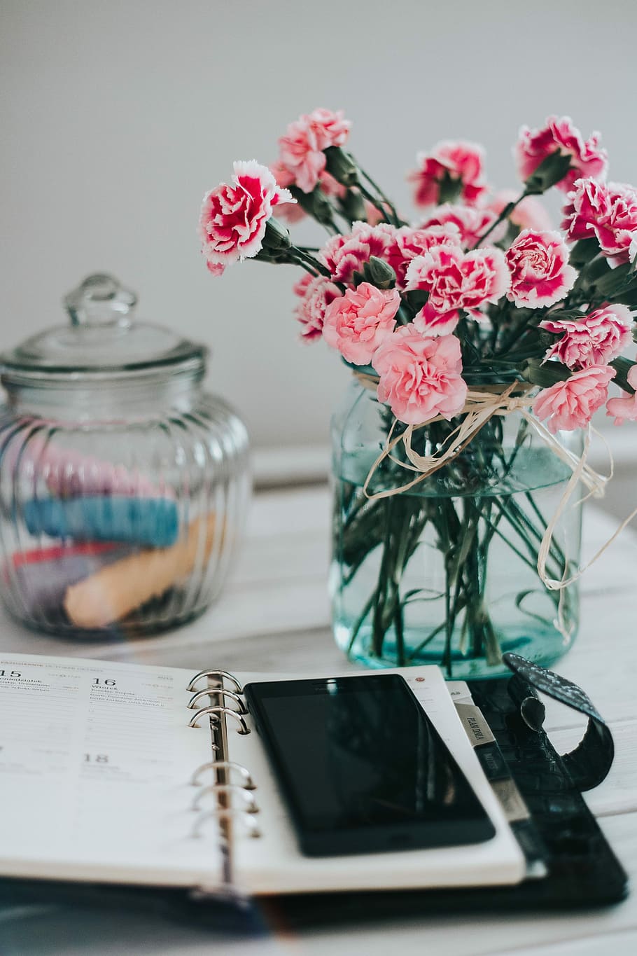 Organizer, mobile phone and lovely pink flowers, workspace, workplace HD wallpaper