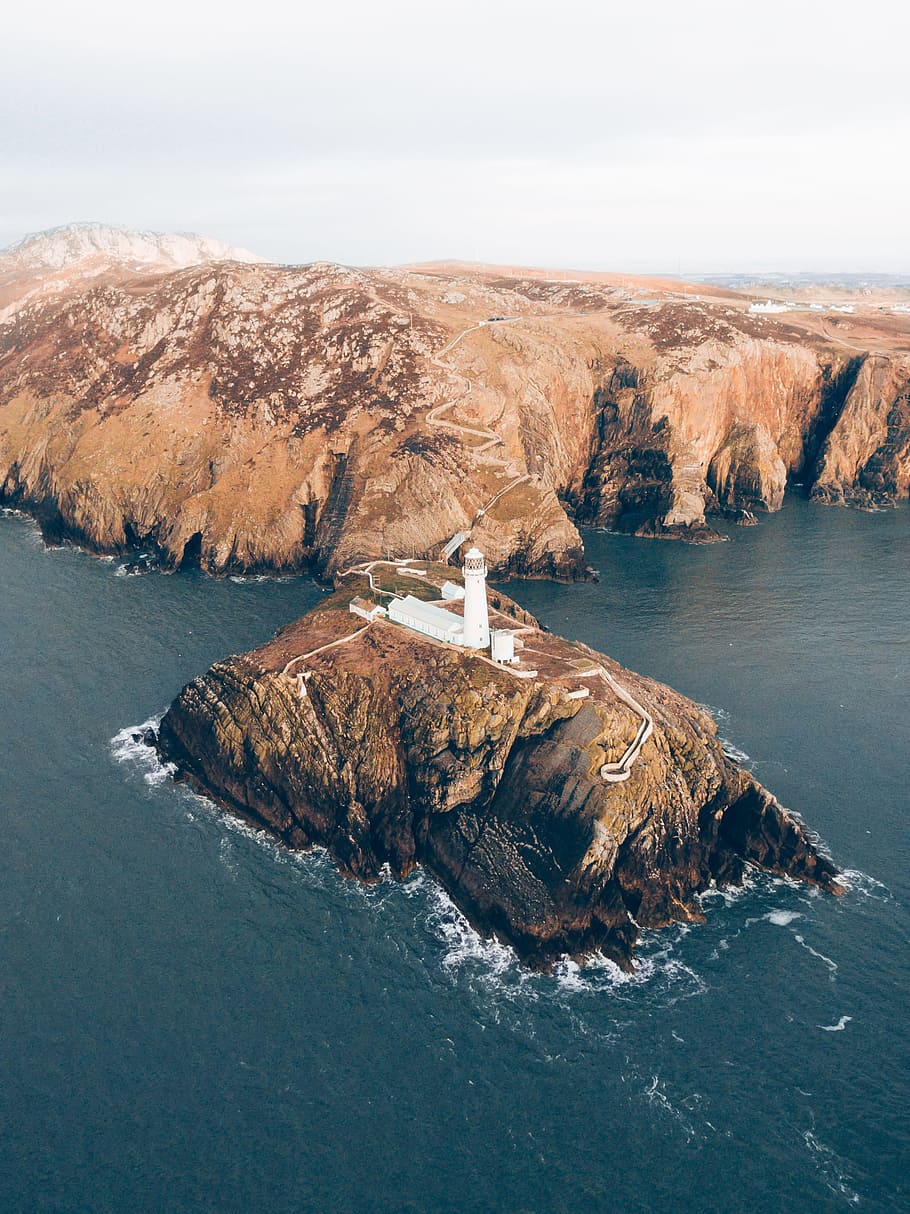 birds eye view white light house, white lighthouse on cliff island HD wallpaper