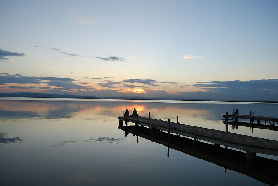two person sitting on water dock, sunset, albufera, valencia, HD wallpaper