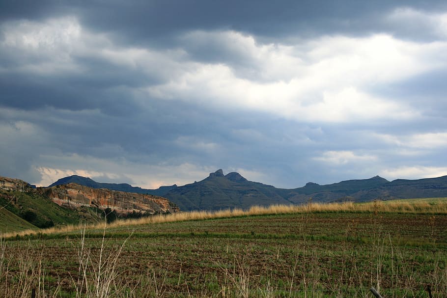 clouds, white and shadowed, blue mountain range, field, earthy HD wallpaper