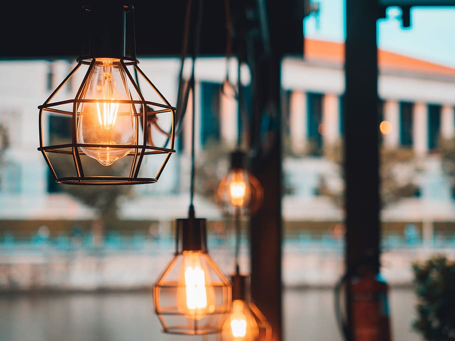 brass-colored pendant lamps, shallow focus of lights, lightbulb HD wallpaper