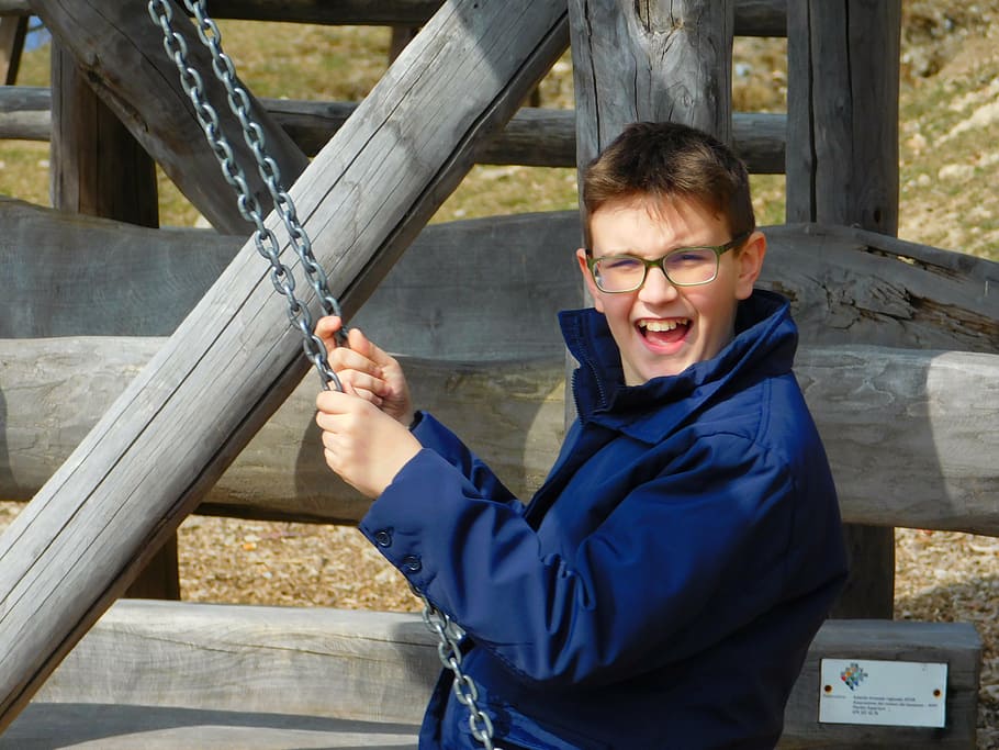 guy, glasses, portrait, face, smile, look, fun, swing, one person HD wallpaper