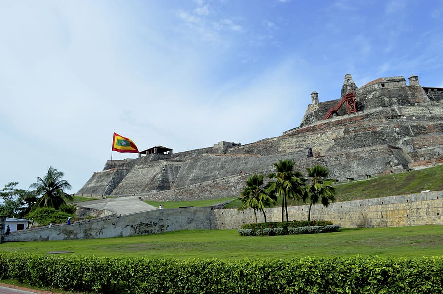 castle of san felipe, cartagena, colombia, sky, flag, plant