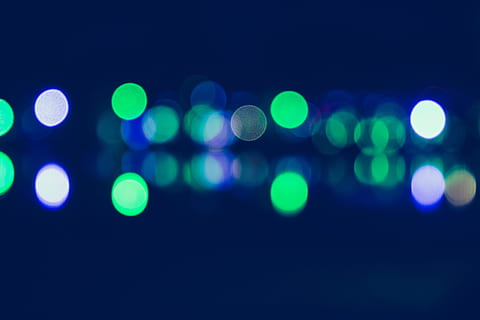 bokeh photography of lights, green and white light bokeh, at night HD wallpaper