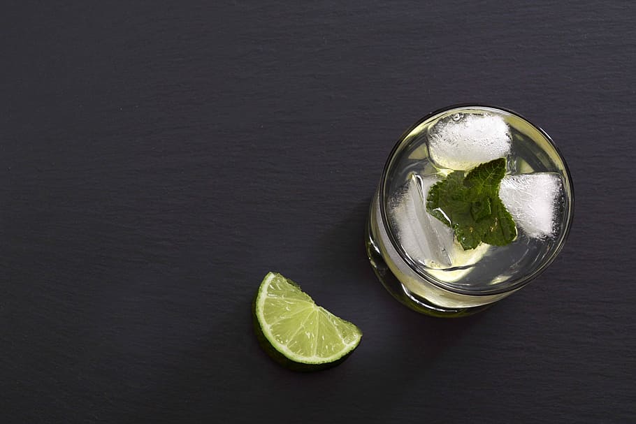 lime beside drinking glass, caipirinha, cocktail, summer, refreshment, HD wallpaper