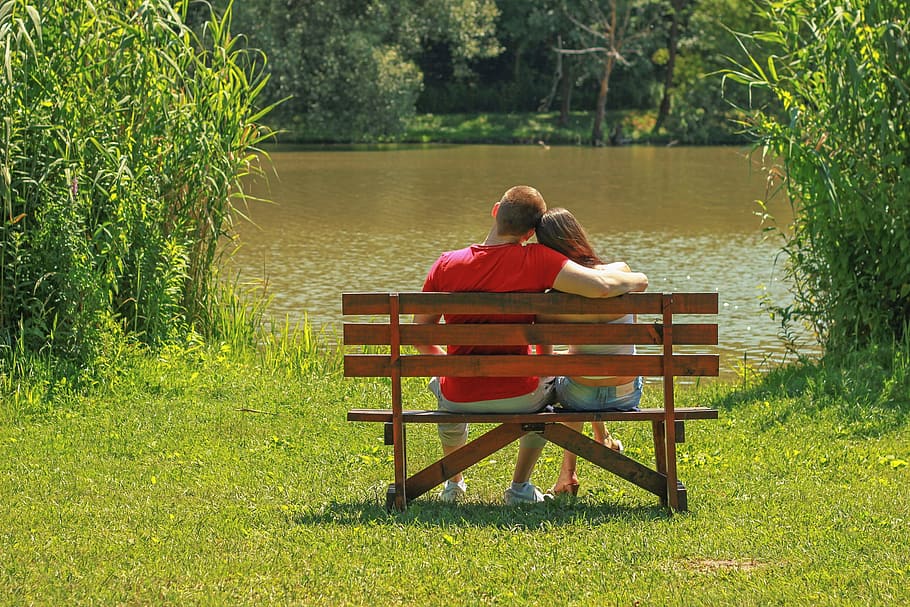 man and woman sitting on bench in front body of water, Excursion HD wallpaper