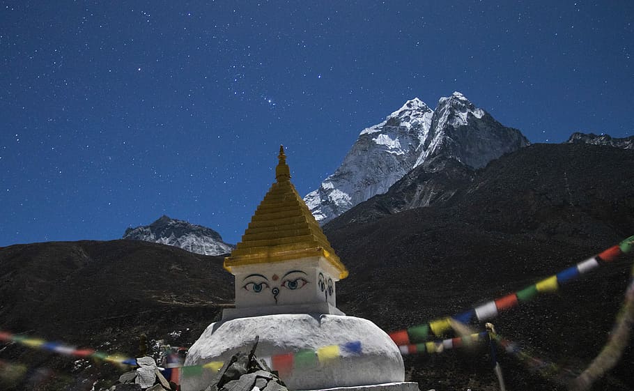 Stupa, white and brown concrete tower at daytime, mountain, eye HD wallpaper