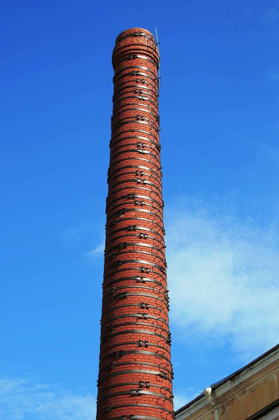 smokestack, red, brick, tall, circumventing metal ties, cylindrical HD wallpaper