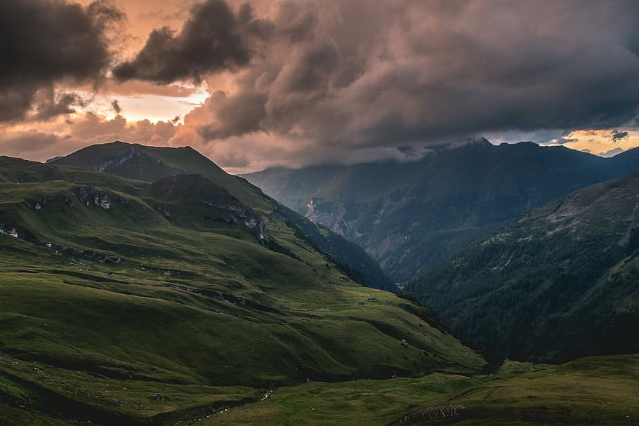 green grass covered mountain under gray clouds, green mountain under gray clouds HD wallpaper