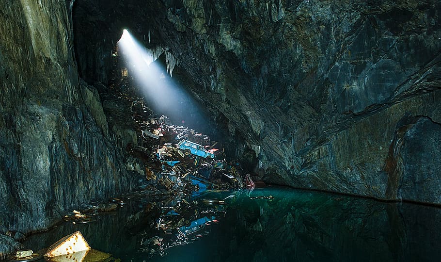 garbage on cave, rocks, water, flashlight, adventure, nature HD wallpaper
