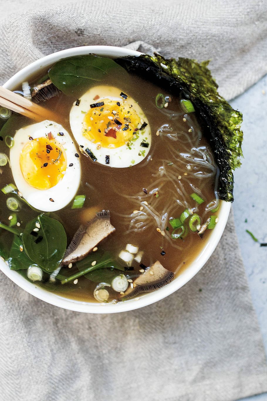 bowl of ramen, boiled egg with noddles and vegetable, soup, leaf HD wallpaper