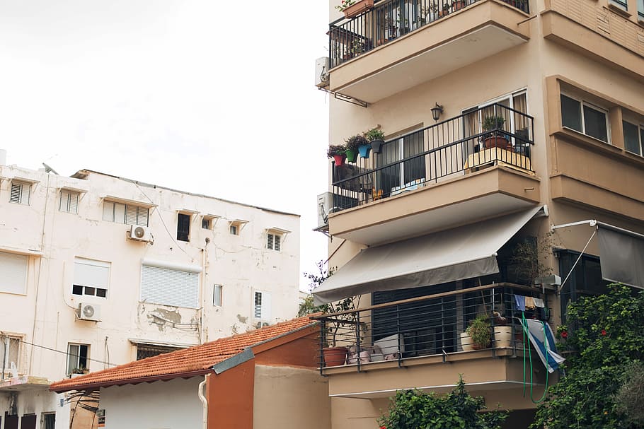 Beautiful Quiet Tel Aviv, brown 3-storey building, building complex HD wallpaper