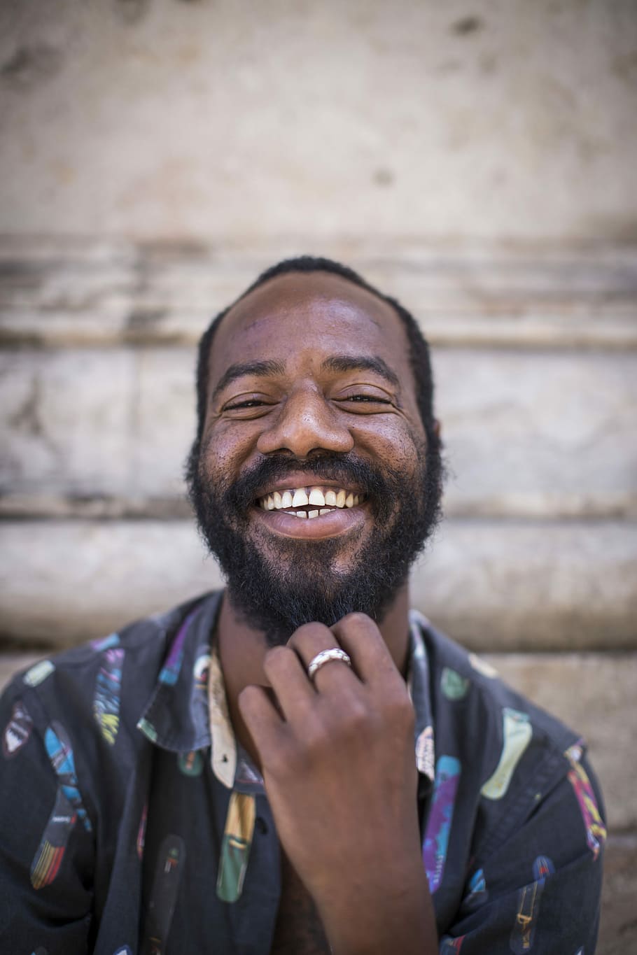 man taking a selfie, shallow focus photography of a man smiling while taking him a picture HD wallpaper