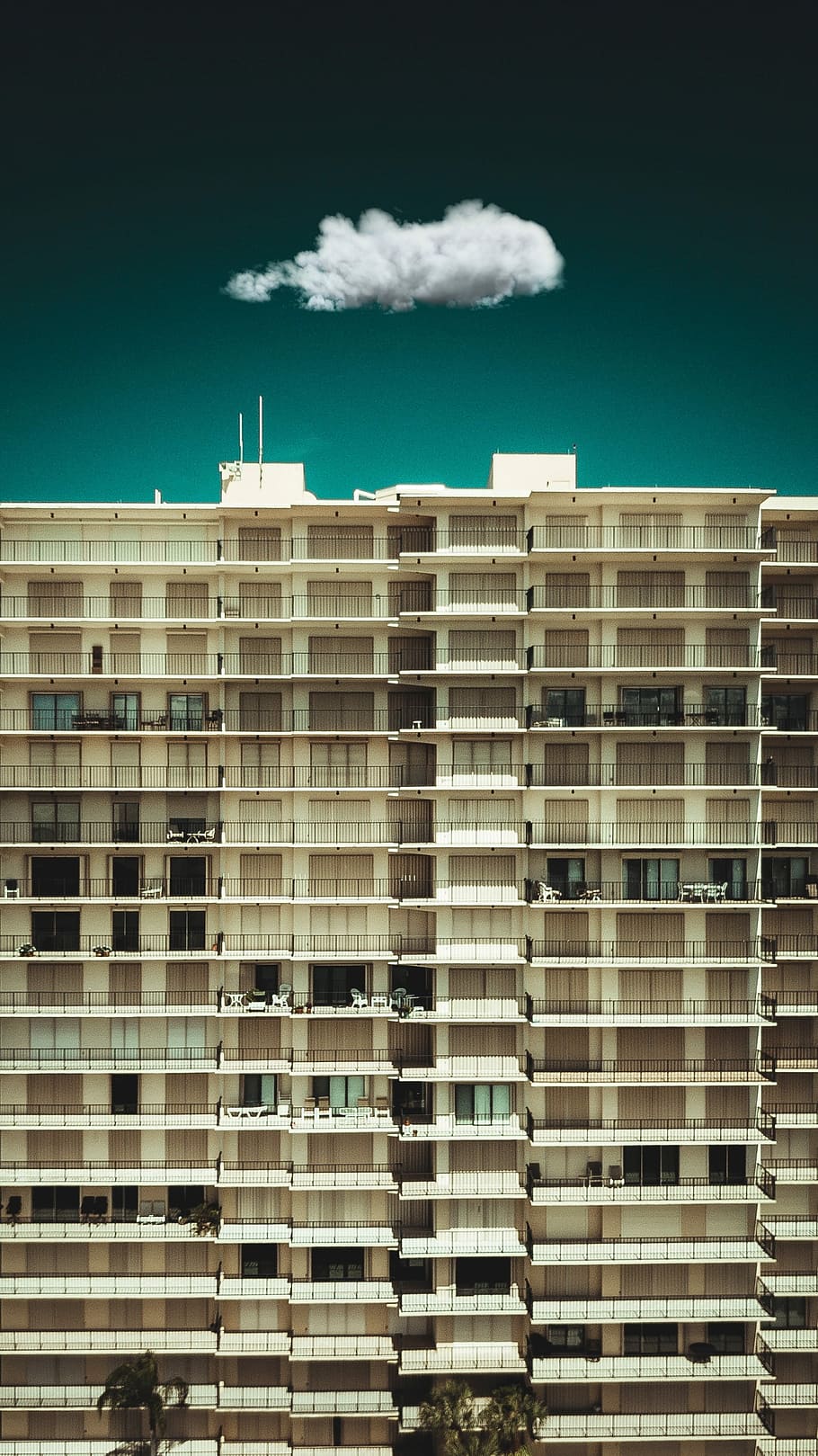 white high-rise building at daytime, white painted wall apartment complex HD wallpaper