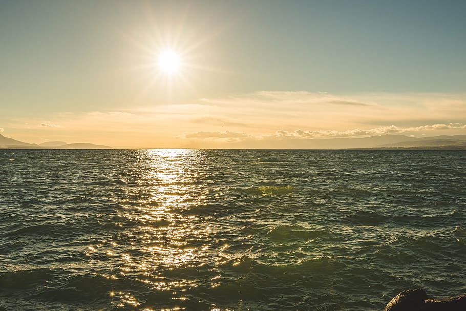 body of water under sunrise, clouds, nature, ocean, sea, seascape HD wallpaper