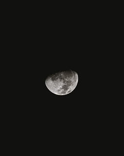moon, half-phased moon, dark, night, sky, star, color, space HD wallpaper
